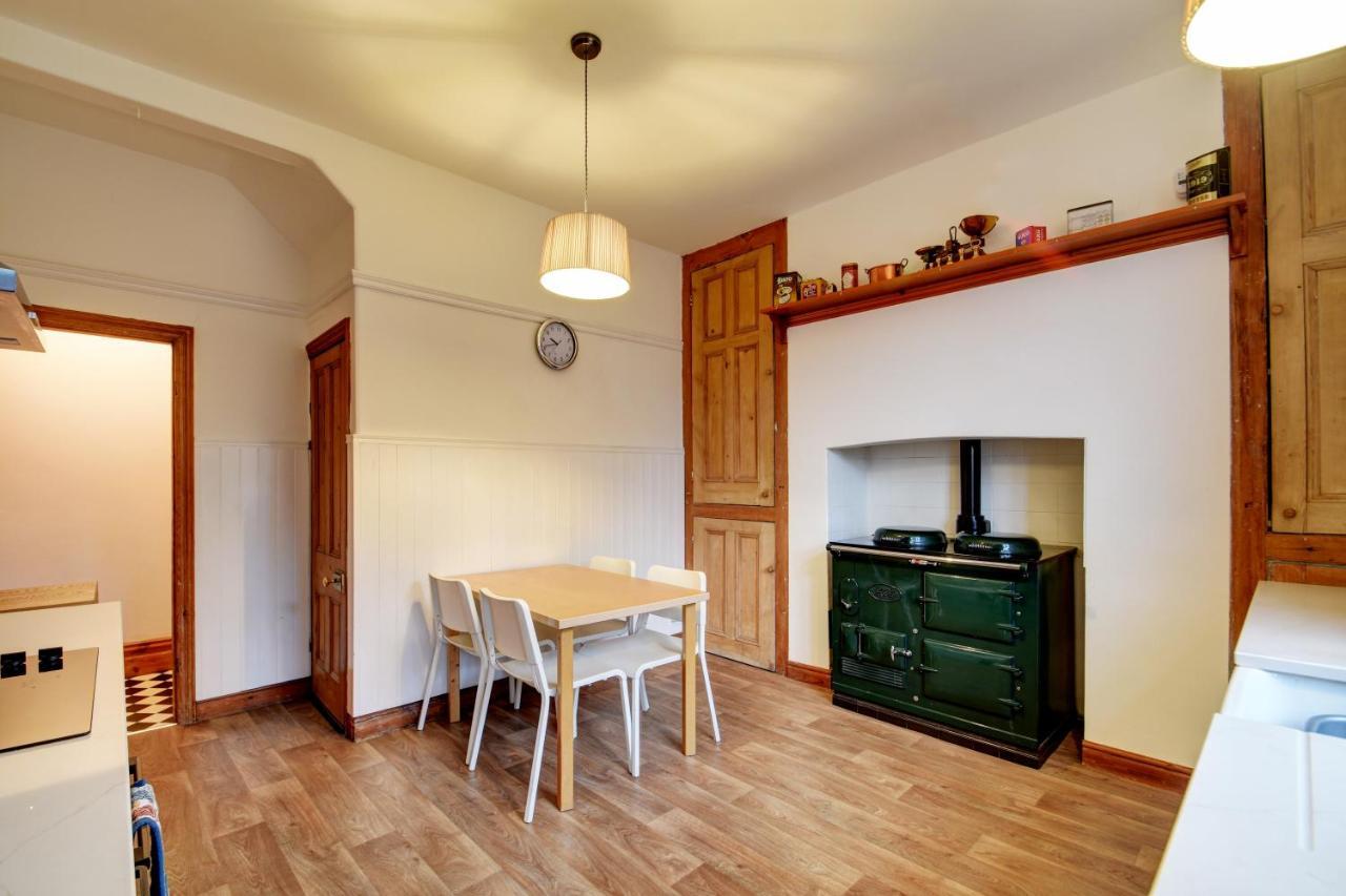 Spacious Victorian Townhouse Near Hcc With Off Street Parking Harrogate Exterior photo